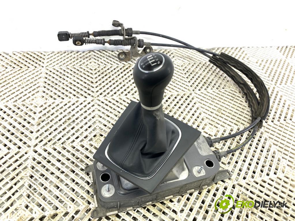 AUDI A3 8P liftback 2005 75 kW 1.6 1595 kulisa 1K0711049AR (Řadicí páka (kulisa) )