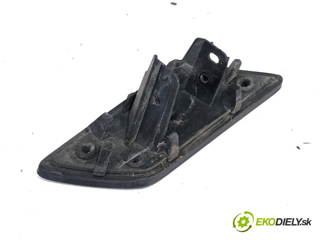 AUDI A3 8P liftback 2005 75 kW 1.6 1595 Kryt ostrekovača svetla ľavá strana 8P4955275