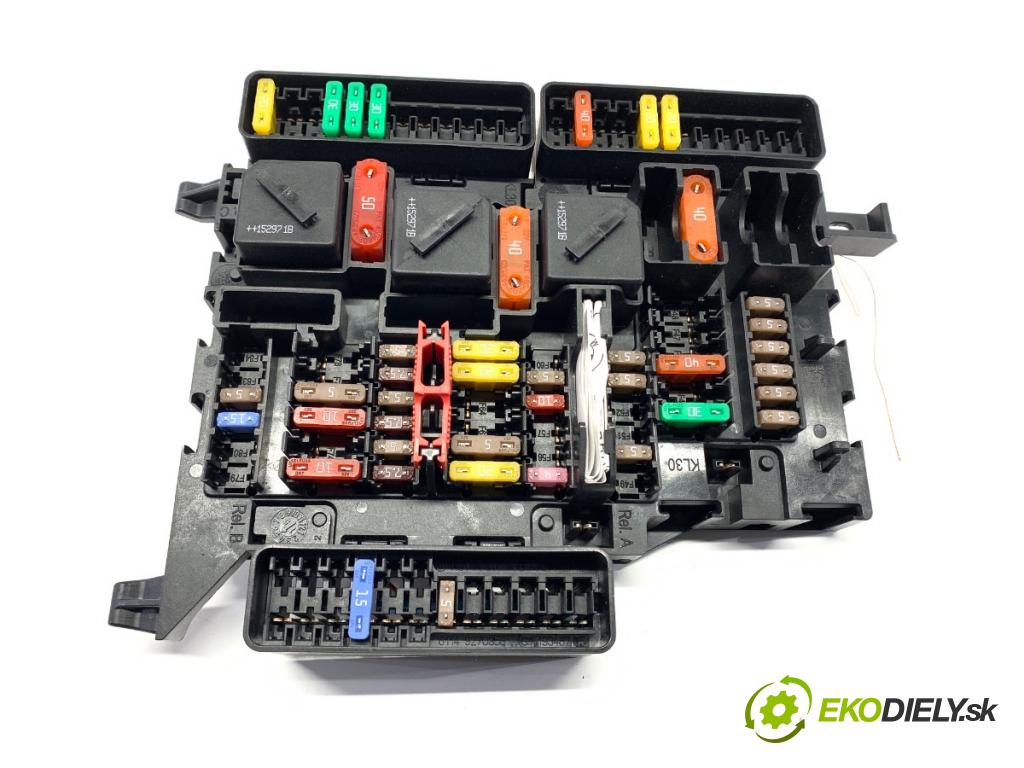 BMW F45 nadwozie wielkoprzestrzenne (MPV) 2015 110 kW 218 d 1995 skříňka poistková 9270355 (Pojistková skříňka)