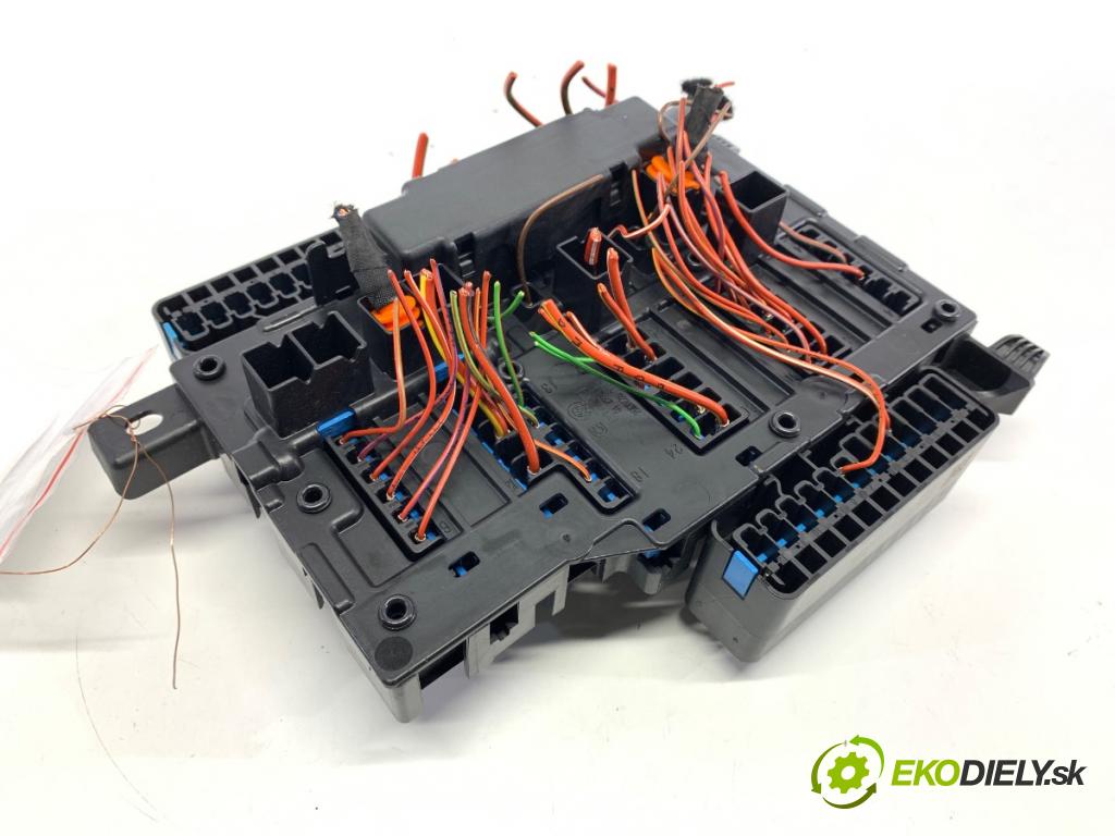 BMW F45 nadwozie wielkoprzestrzenne (MPV) 2015 110 kW 218 d 1995 skříňka poistková 9270355 (Pojistková skříňka)