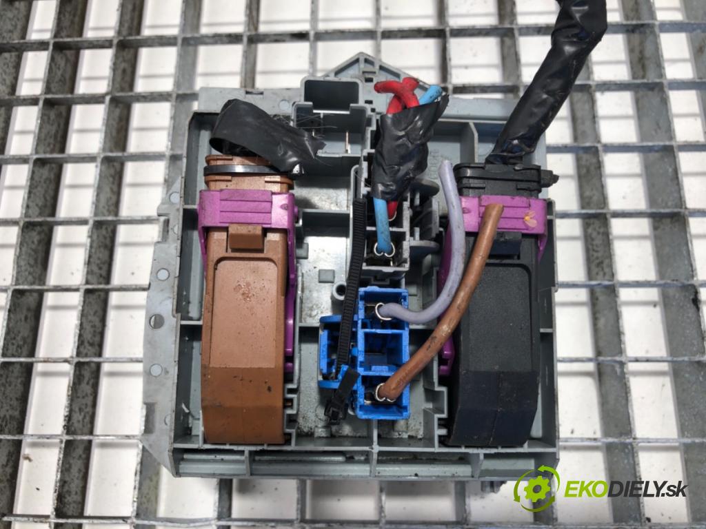 PEUGEOT BOXER II Skrzynia 2007 88 kW 2.2 HDi 120 2198 skříňka poistková  (Pojistková skříňka)