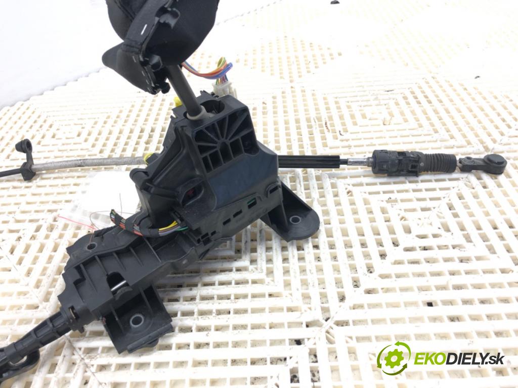 BMW F45 nadwozie wielkoprzestrzenne (MPV) 2015 110 kW 218 d 1995 Kulisa 8638225 (Rýchlostná páka (kulisa))