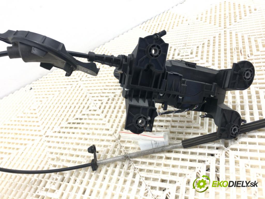 BMW F45 nadwozie wielkoprzestrzenne (MPV) 2015 110 kW 218 d 1995 Kulisa 8638225 (Rýchlostná páka (kulisa))