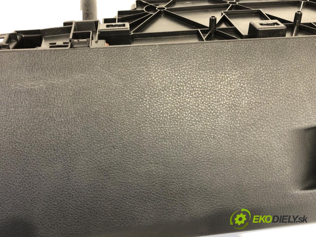 BMW F45 nadwozie wielkoprzestrzenne (MPV) 2015 110 kW 218 d 1995 Priehradka, kastlík spolujazdca 9318641 (Priehradka (kastlík))