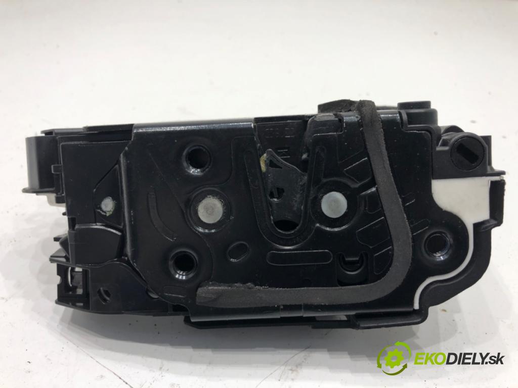 SKODA RAPID liftback 2013 77 kW 1.2 TSI 1197 zámok dveře pravý zadní část 5E0839016