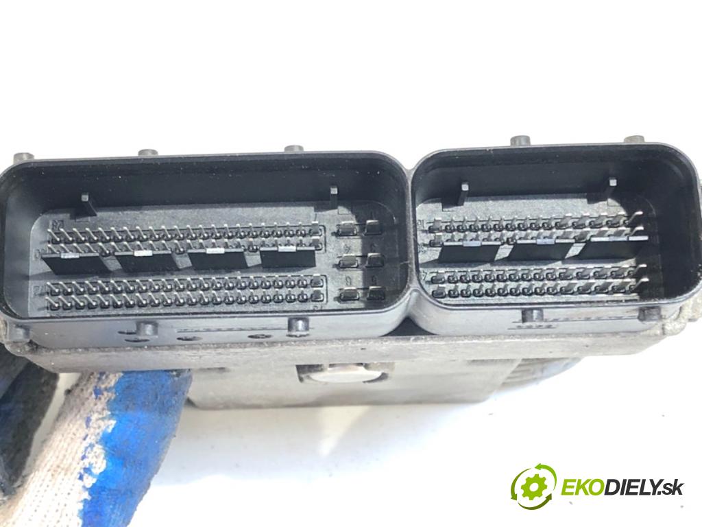 SKODA RAPID liftback 2013 77 kW 1.2 TSI 1197 riadiaca jednotka Motor 03F906070FP (Riadiaca jednotka)