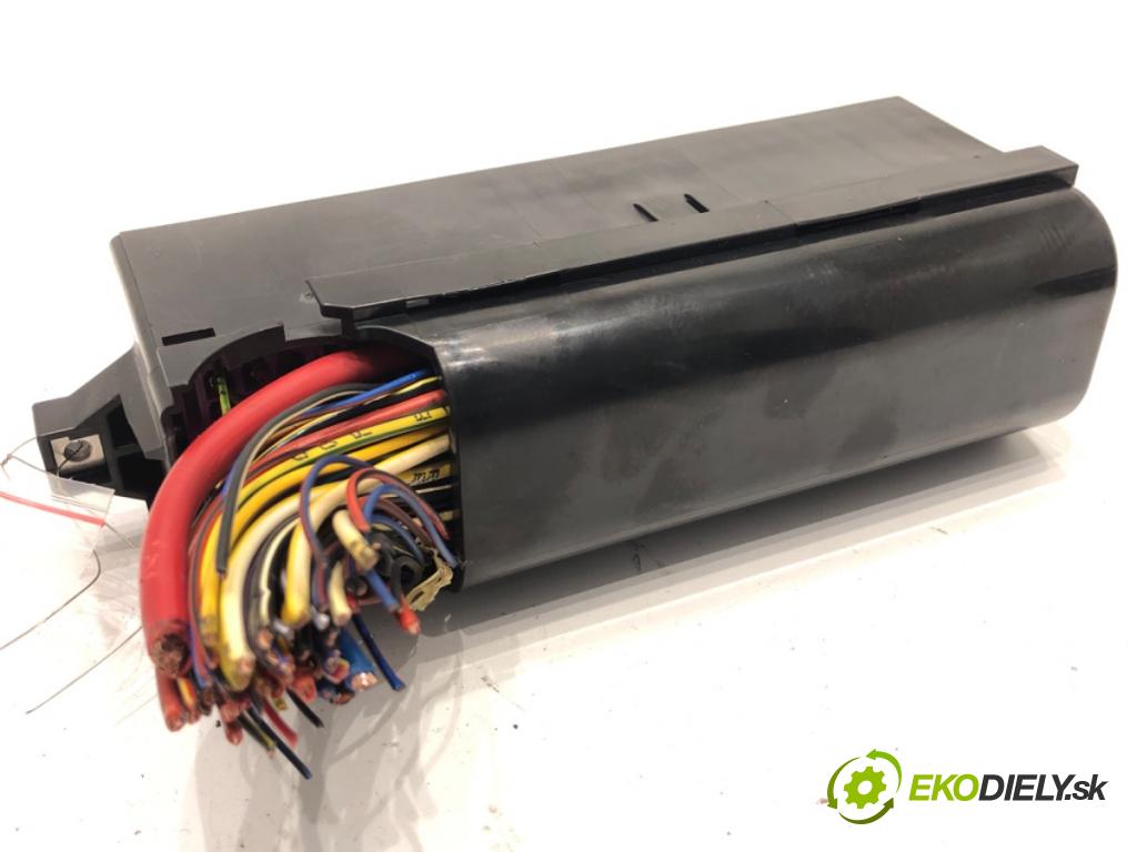 SKODA RAPID liftback 2013 77 kW 1.2 TSI 1197 skříňka poistková  (Pojistková skříňka)