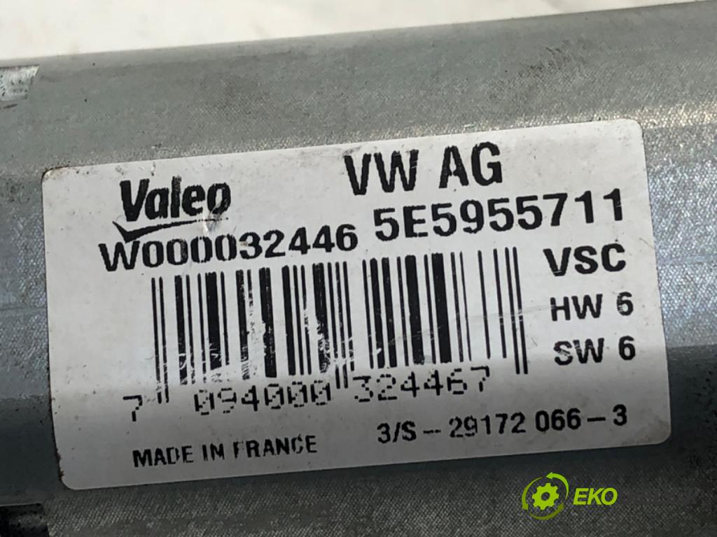 SKODA RAPID liftback 2013 77 kW 1.2 TSI 1197 motor stěračů zadní část 5E5955711