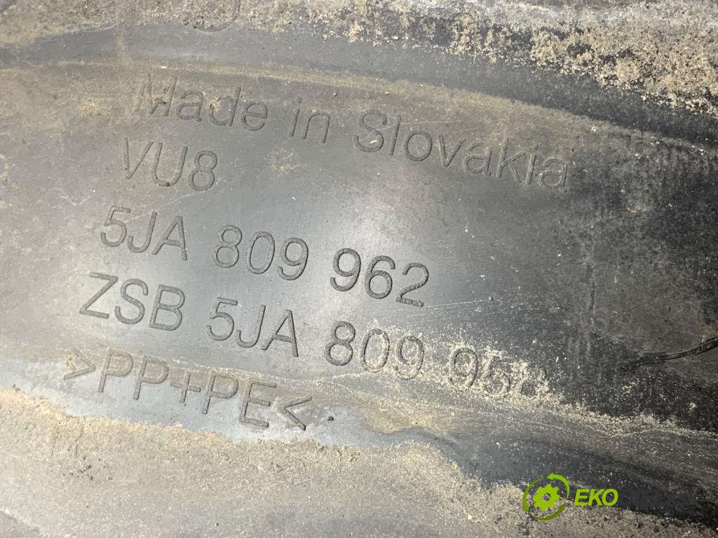 SKODA RAPID liftback 2013 77 kW 1.2 TSI 1197 podblatník pravý přední část 5JA809962