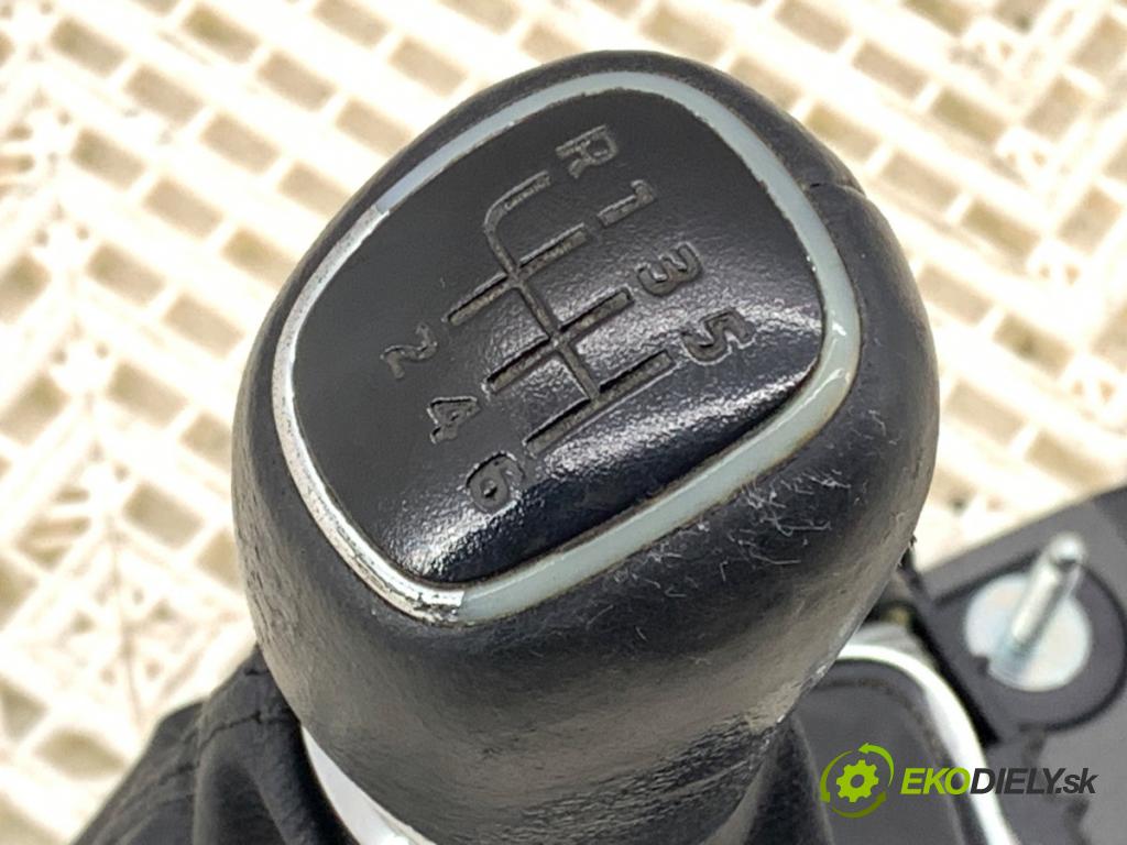 SKODA RAPID liftback 2013 77 kW 1.2 TSI 1197 kulisa 5JA711049 (Řadicí páka (kulisa) )