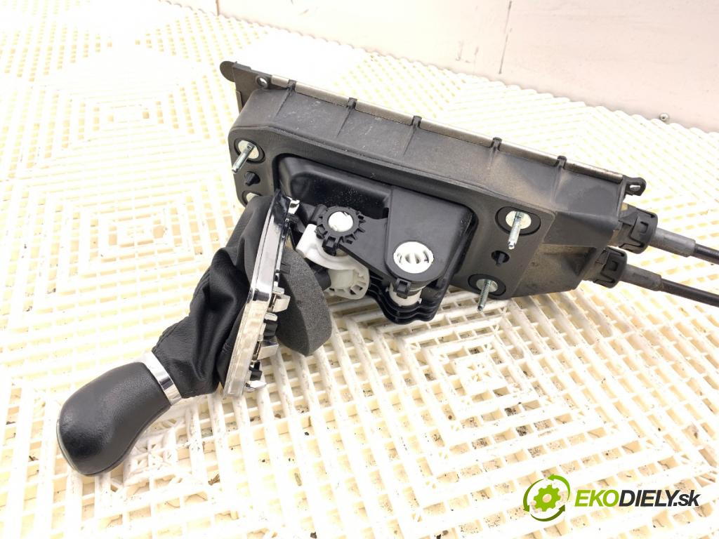 SKODA RAPID liftback 2013 77 kW 1.2 TSI 1197 kulisa 5JA711049 (Řadicí páka (kulisa) )