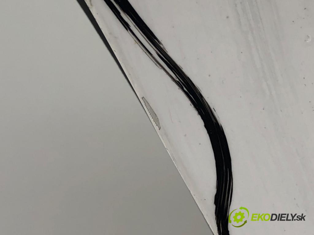 SKODA RAPID liftback 2013 77 kW 1.2 TSI 1197 dveře pravý zadní část