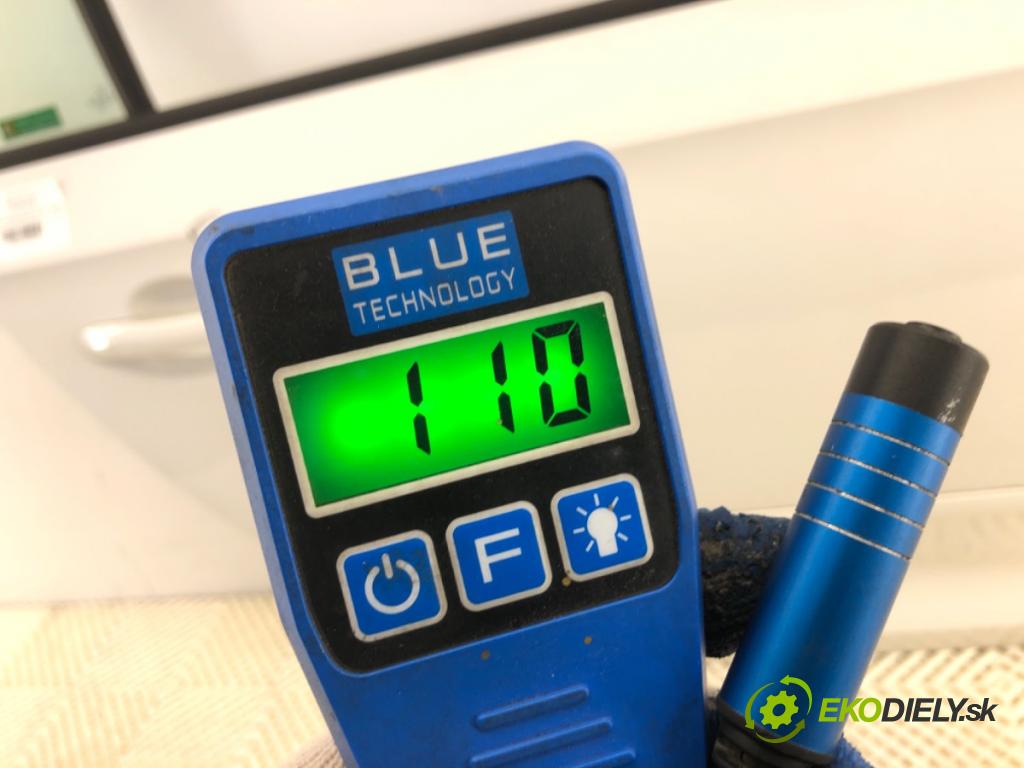 SKODA RAPID liftback 2013 77 kW 1.2 TSI 1197 dveře pravý zadní část