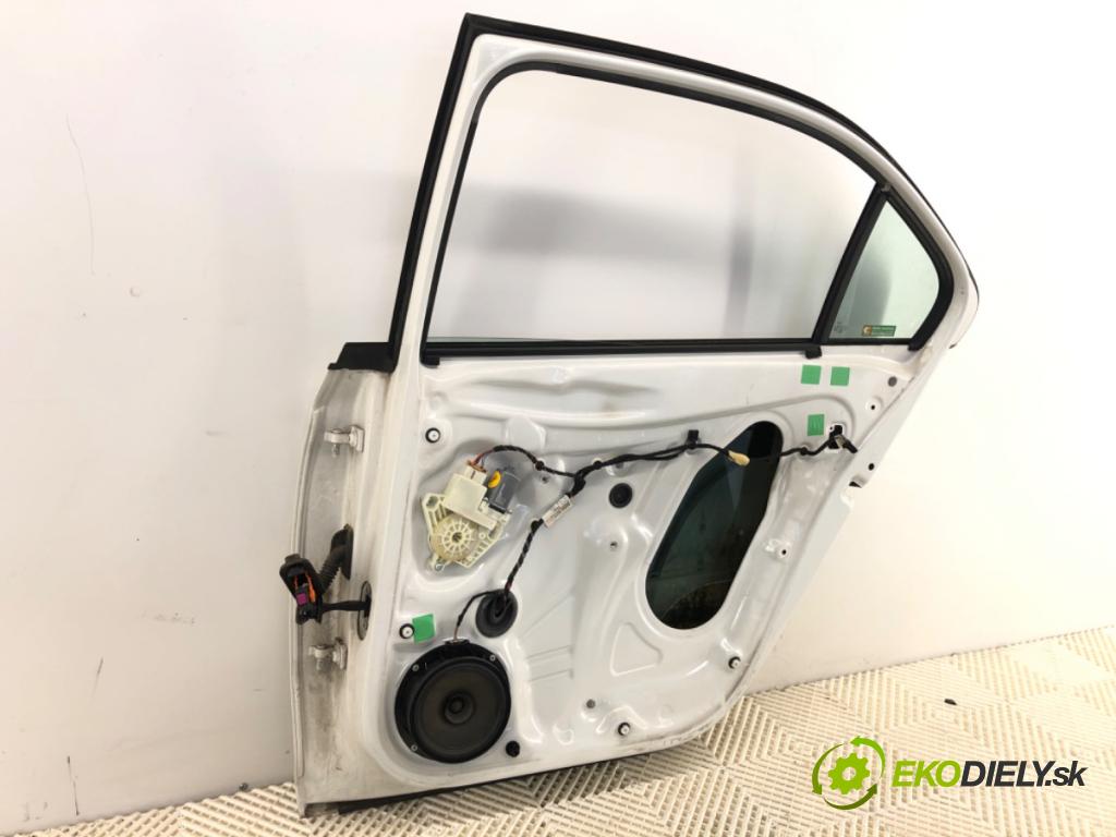 SKODA RAPID liftback 2013 77 kW 1.2 TSI 1197 dveře pravý zadní část