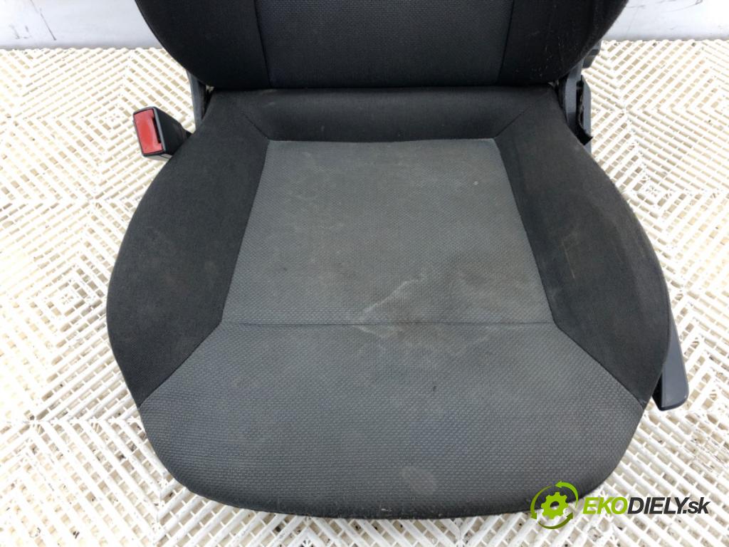 OPEL ZAFIRA B Nadwozie pełne/minivan 2005 88 kW 1.9 CDTI VAN (M75) 1910 Sedadlo ľavy predný
