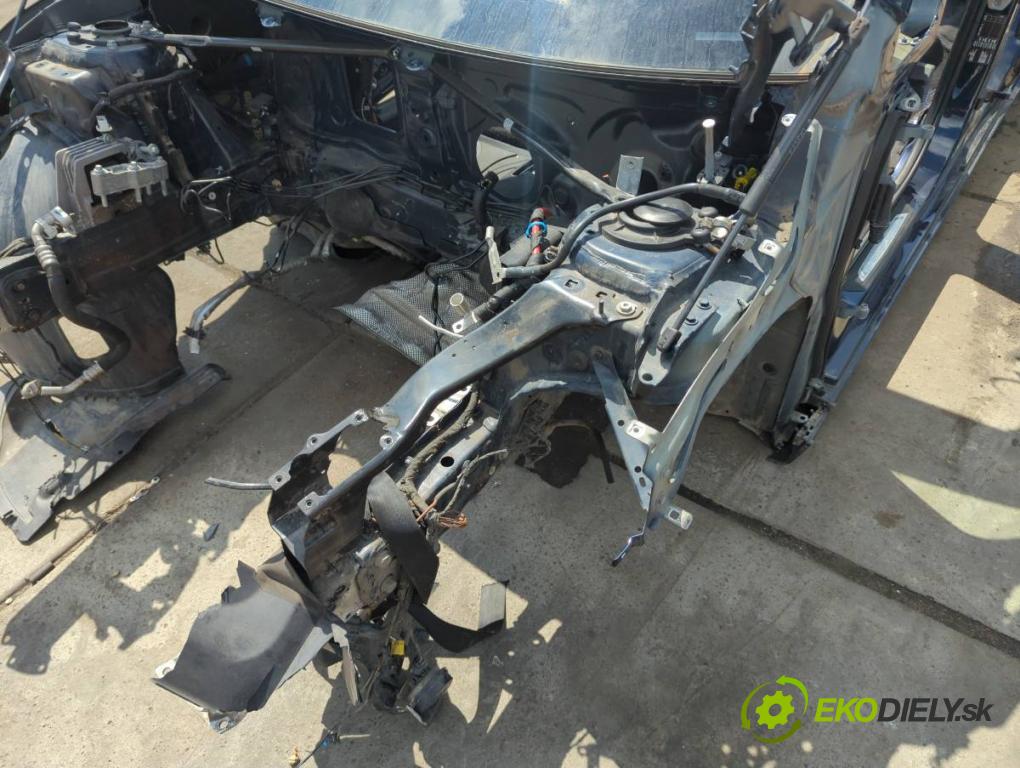 BMW F45 nadwozie wielkoprzestrzenne (MPV) 2015 110 kW 218 d 1995 KAROSERIA ČTVRŤÁK blatník zadní část levý pravý práh střecha PODŁUŻNICA levý pravý