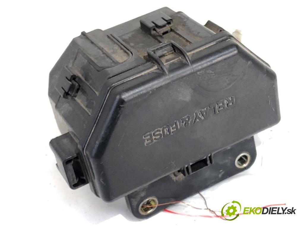 TOYOTA RAV 4 II SUV 2002 85 kW 2.0 D 4WD (CLA20_, CLA21_) 1995 skříňka poistková 82662-42140 (Pojistková skříňka)