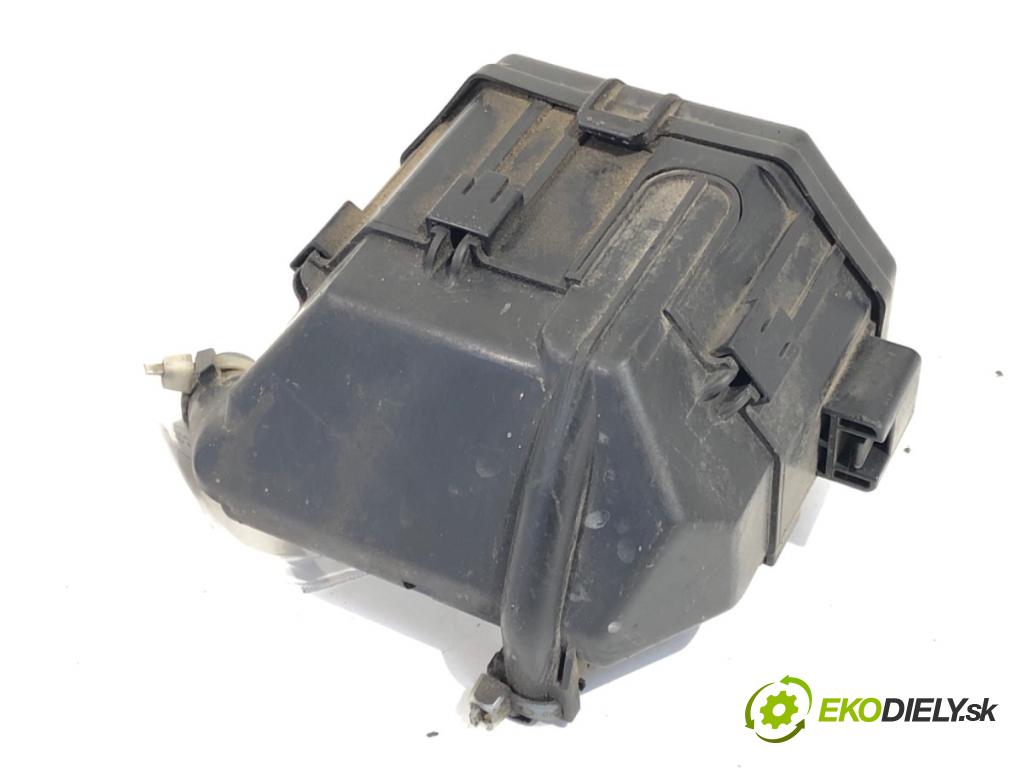 TOYOTA RAV 4 II SUV 2002 85 kW 2.0 D 4WD (CLA20_, CLA21_) 1995 skříňka poistková 82662-42140 (Pojistková skříňka)