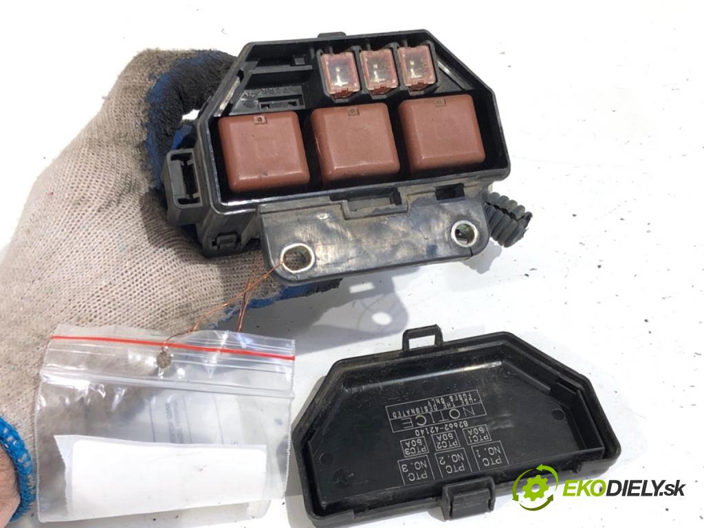 TOYOTA RAV 4 II SUV 2002 85 kW 2.0 D 4WD (CLA20_, CLA21_) 1995 skříňka poistková 82662-42140 (Pojistková skříňka)