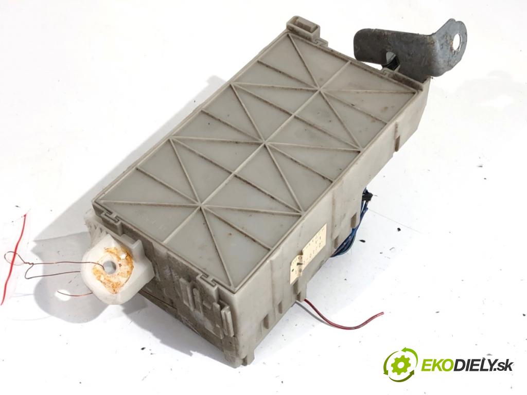 TOYOTA RAV 4 II SUV 2002 85 kW 2.0 D 4WD (CLA20_, CLA21_) 1995 modul BSI 82733-42080 (Pojistková skříňka)