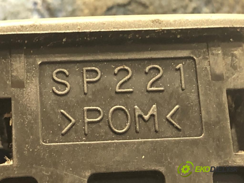 SUZUKI SX4 liftback 2007 79 kW 1.6 VVT 4x4 (RW 416) 1586 Prepínač ohrievania, vyhrievania sedačky  (Prepínacie páčky pod volantom)