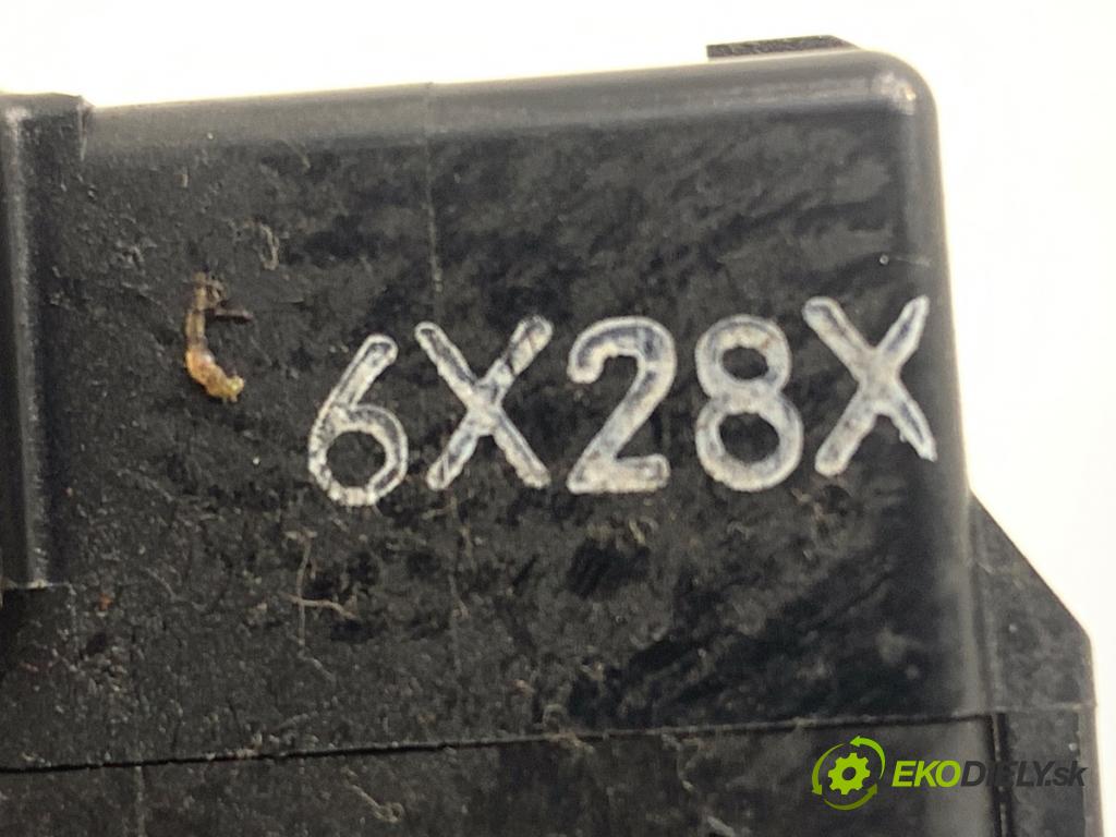 SUZUKI SX4 liftback 2007 79 kW 1.6 VVT 4x4 (RW 416) 1586 Prepínač stieračov  (Prepínacie páčky pod volantom)