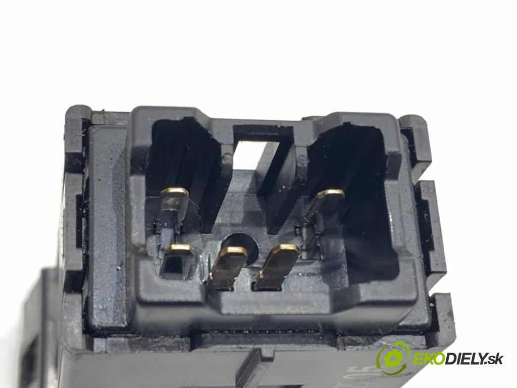 SUZUKI SX4 liftback 2007 79 kW 1.6 VVT 4x4 (RW 416) 1586 Prepínač ohrievania, vyhrievania sedačky  (Prepínacie páčky pod volantom)