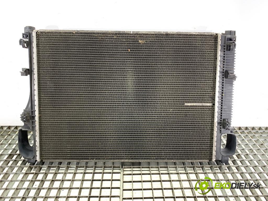 MERCEDES-BENZ W221 sedan 2010 220 kW S 400 Hybrid 3498 chladič vody A2215002103 (Vodní chladič)