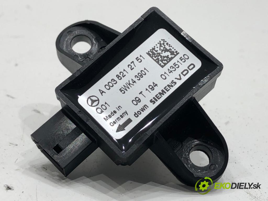 MERCEDES-BENZ W221 sedan 2010 220 kW S 400 Hybrid 3498 Snímač nárazu A0038212751 (Snímač nárazu)