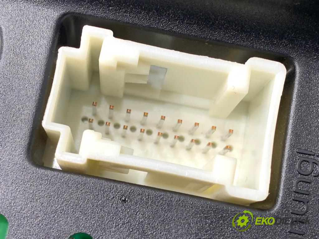 MERCEDES-BENZ W221 sedan 2010 220 kW S 400 Hybrid 3498 Prístrojovka (Prístrojová doska)