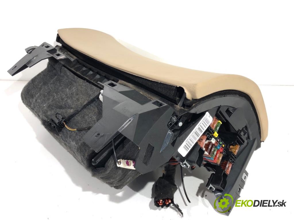 MERCEDES-BENZ W221 sedan 2010 220 kW S 400 Hybrid 3498 Priehradka, kastlík spolujazdca  (Priehradka (kastlík))