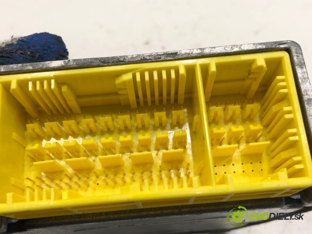 MERCEDES-BENZ W221 sedan 2010 220 kW S 400 Hybrid 3498 senzor airbag A2218702893 (Snímač)