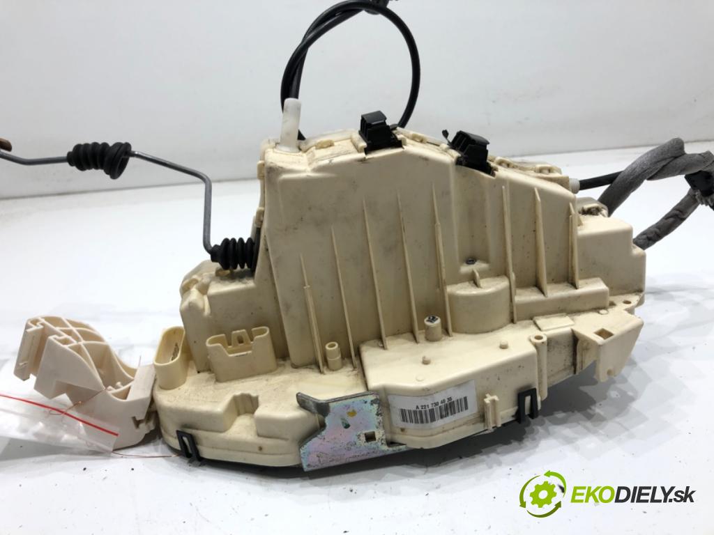 MERCEDES-BENZ W221 sedan 2010 220 kW S 400 Hybrid 3498 zámok dveře pravý zadní část A2217304035