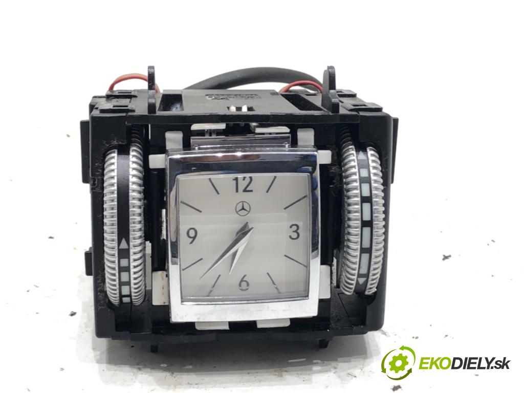 MERCEDES-BENZ W221 sedan 2010 220 kW S 400 Hybrid 3498 Displej 05569-052 (Prístrojová doska)