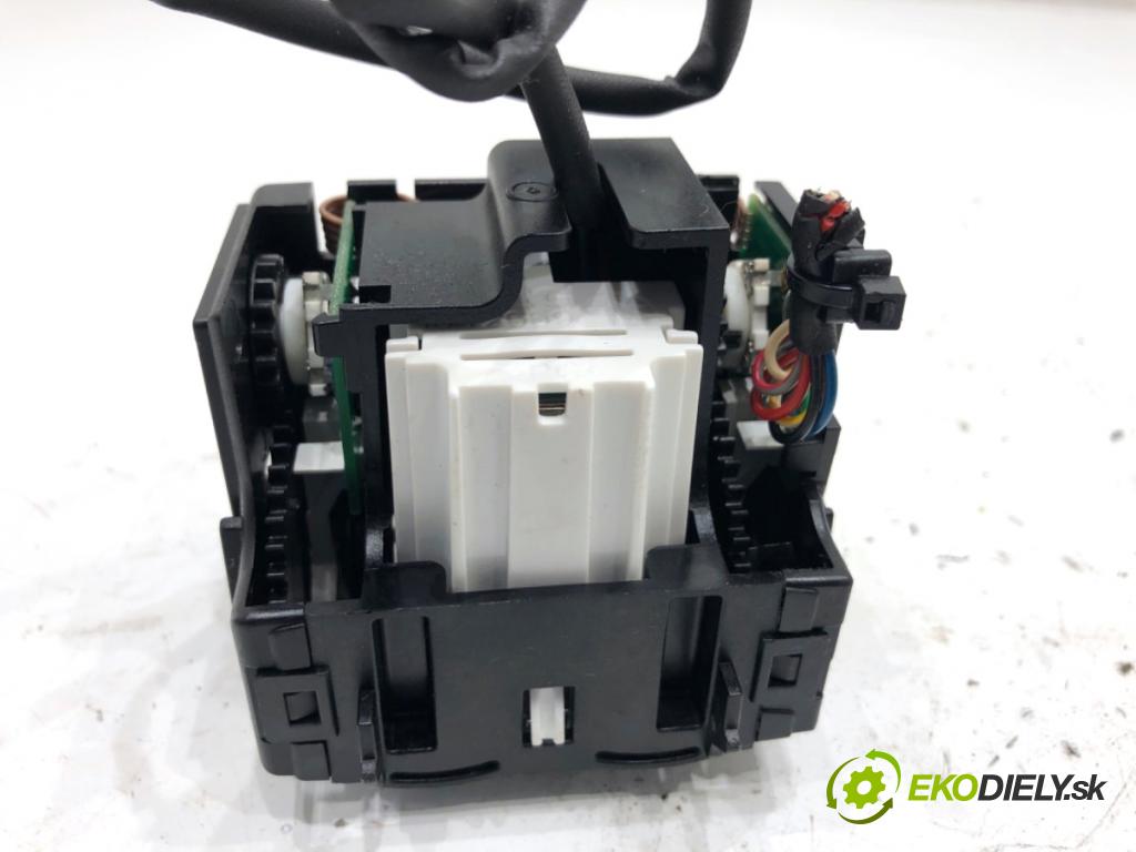 MERCEDES-BENZ W221 sedan 2010 220 kW S 400 Hybrid 3498 Displej 05569-052 (Prístrojová doska)