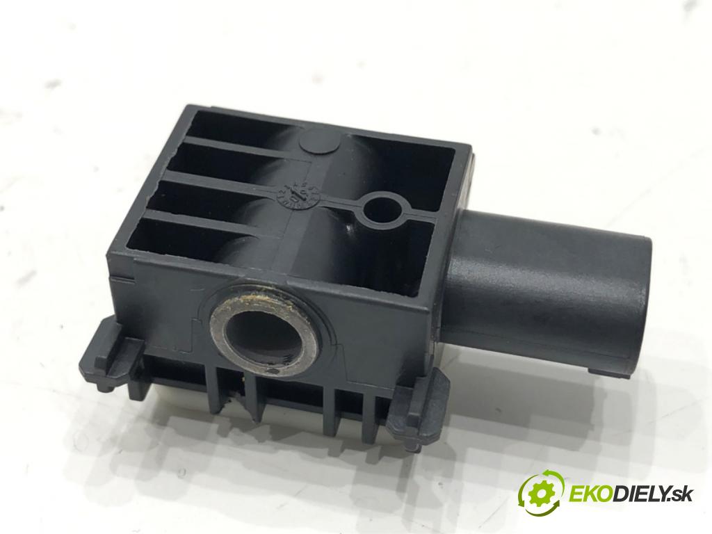 MERCEDES-BENZ W221 sedan 2010 220 kW S 400 Hybrid 3498 Snímač nárazu 0038202826 (Snímač nárazu)