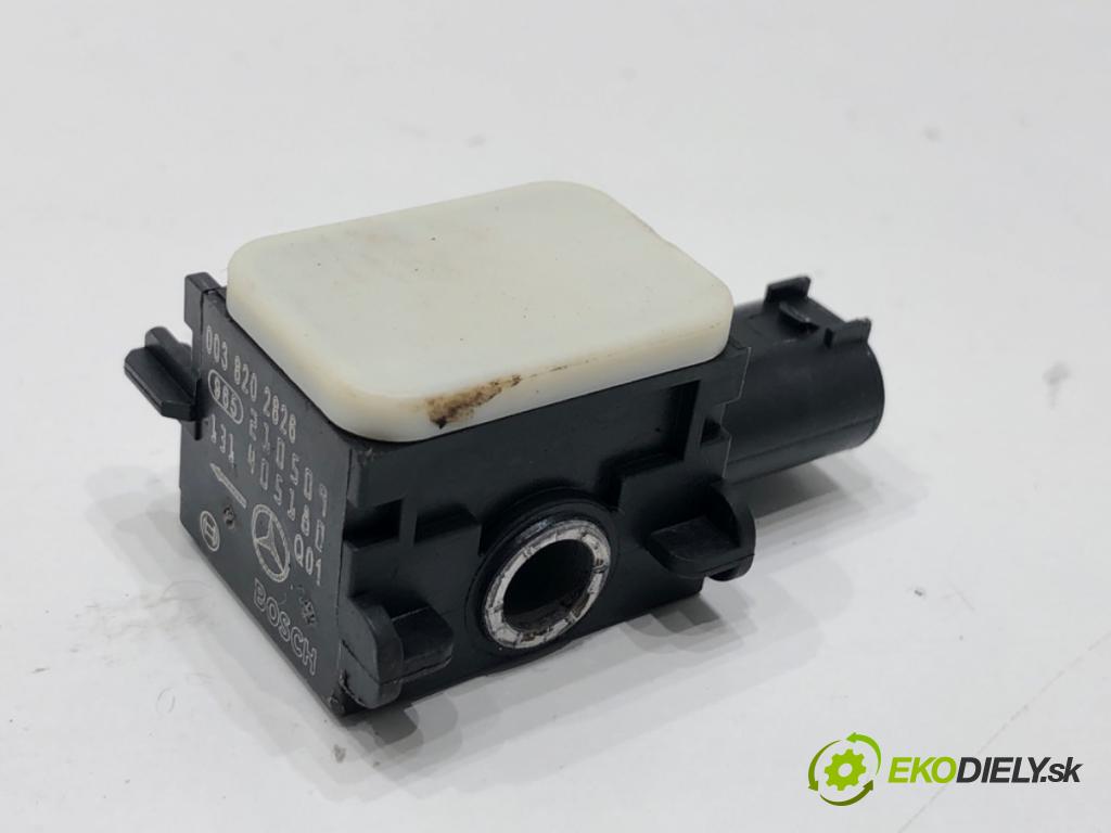 MERCEDES-BENZ W221 sedan 2010 220 kW S 400 Hybrid 3498 Snímač nárazu 0038202826 (Snímač nárazu)