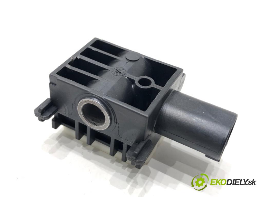 MERCEDES-BENZ W221 sedan 2010 220 kW S 400 Hybrid 3498 Snímač nárazu 0038202826 (Snímač nárazu)