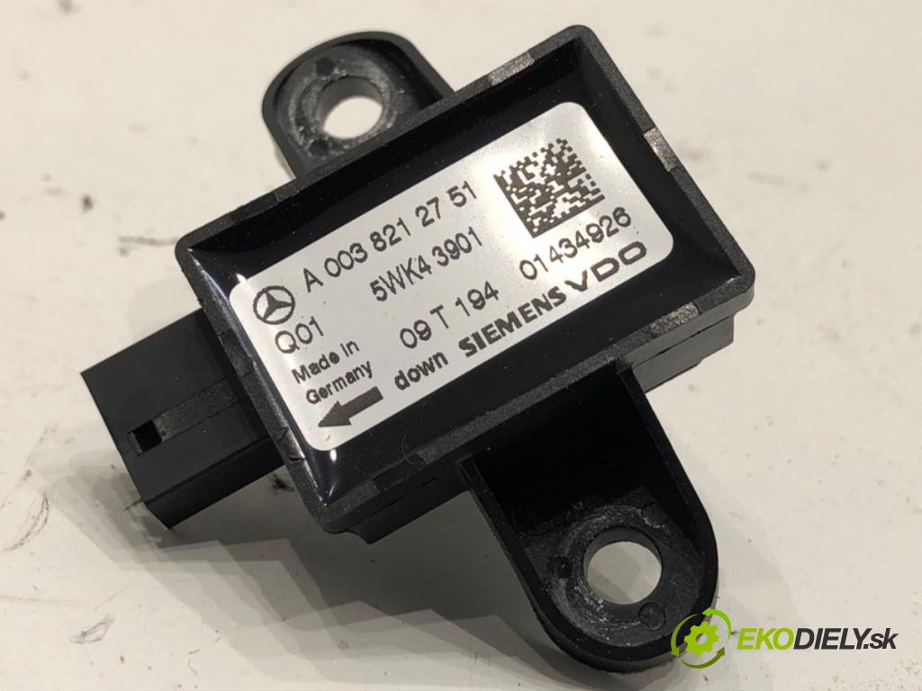 MERCEDES-BENZ W221 sedan 2010 220 kW S 400 Hybrid 3498 Snímač nárazu A0038212751 (Snímač nárazu)