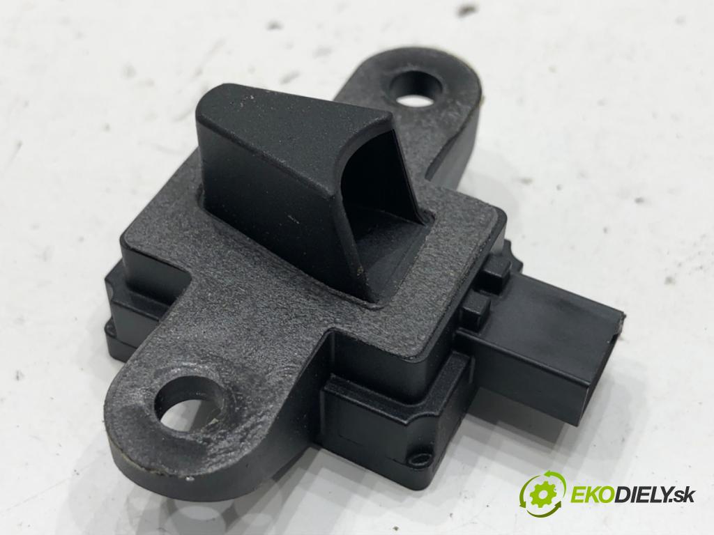 MERCEDES-BENZ W221 sedan 2010 220 kW S 400 Hybrid 3498 Snímač nárazu A0038212751 (Snímač nárazu)