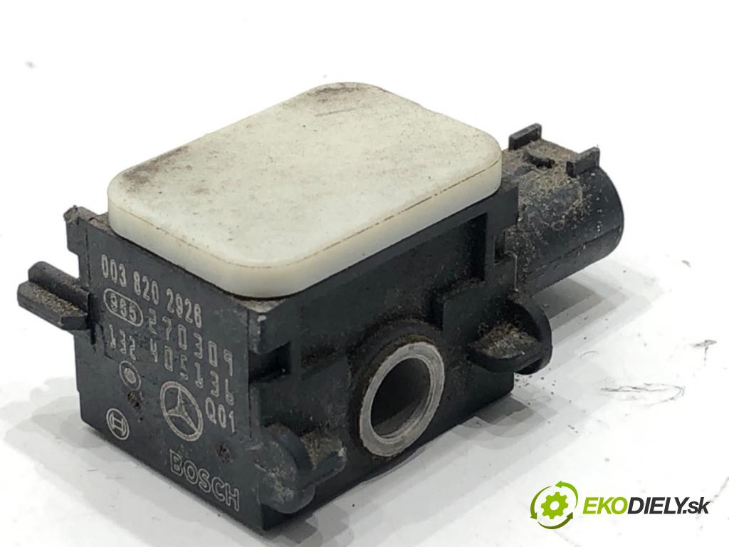 MERCEDES-BENZ W221 sedan 2010 220 kW S 400 Hybrid 3498 Snímač nárazu 0038202926 (Snímač nárazu)