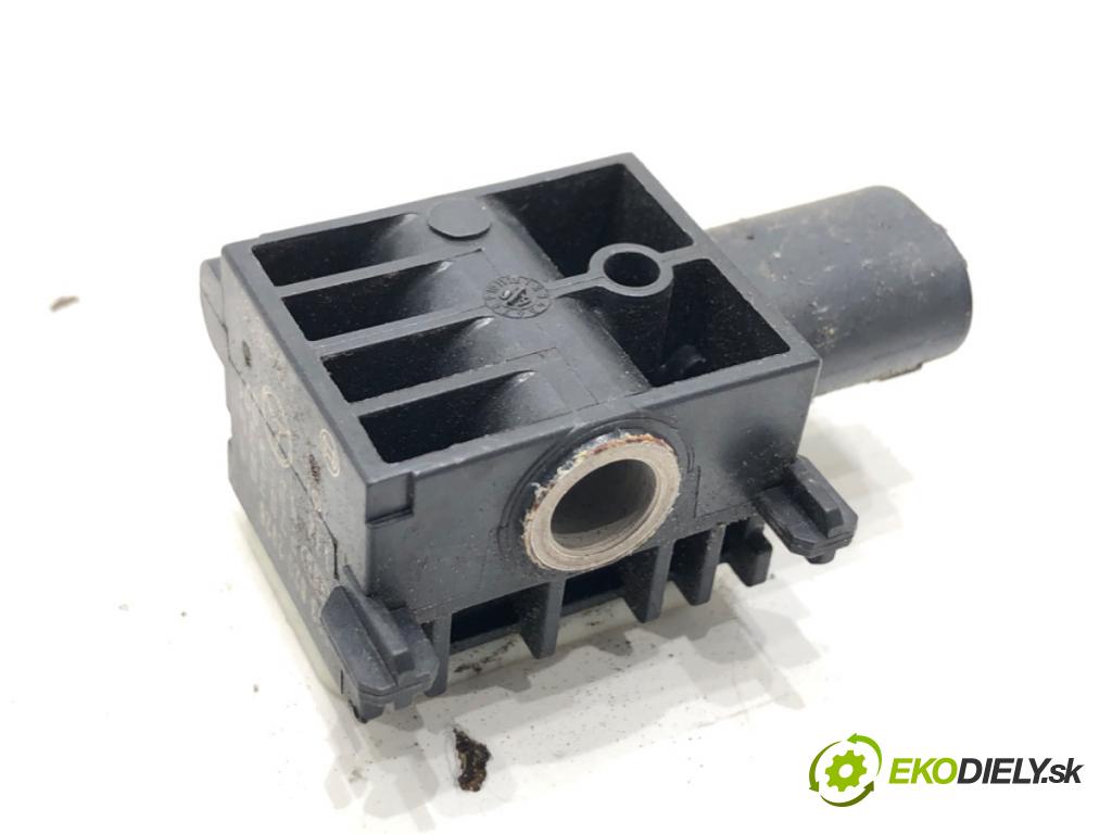 MERCEDES-BENZ W221 sedan 2010 220 kW S 400 Hybrid 3498 Snímač nárazu 0038202926 (Snímač nárazu)