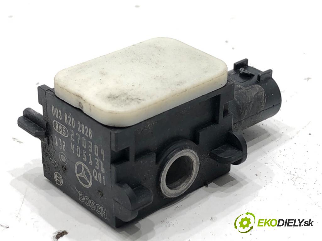 MERCEDES-BENZ W221 sedan 2010 220 kW S 400 Hybrid 3498 Snímač nárazu 0038202926 (Snímač nárazu)