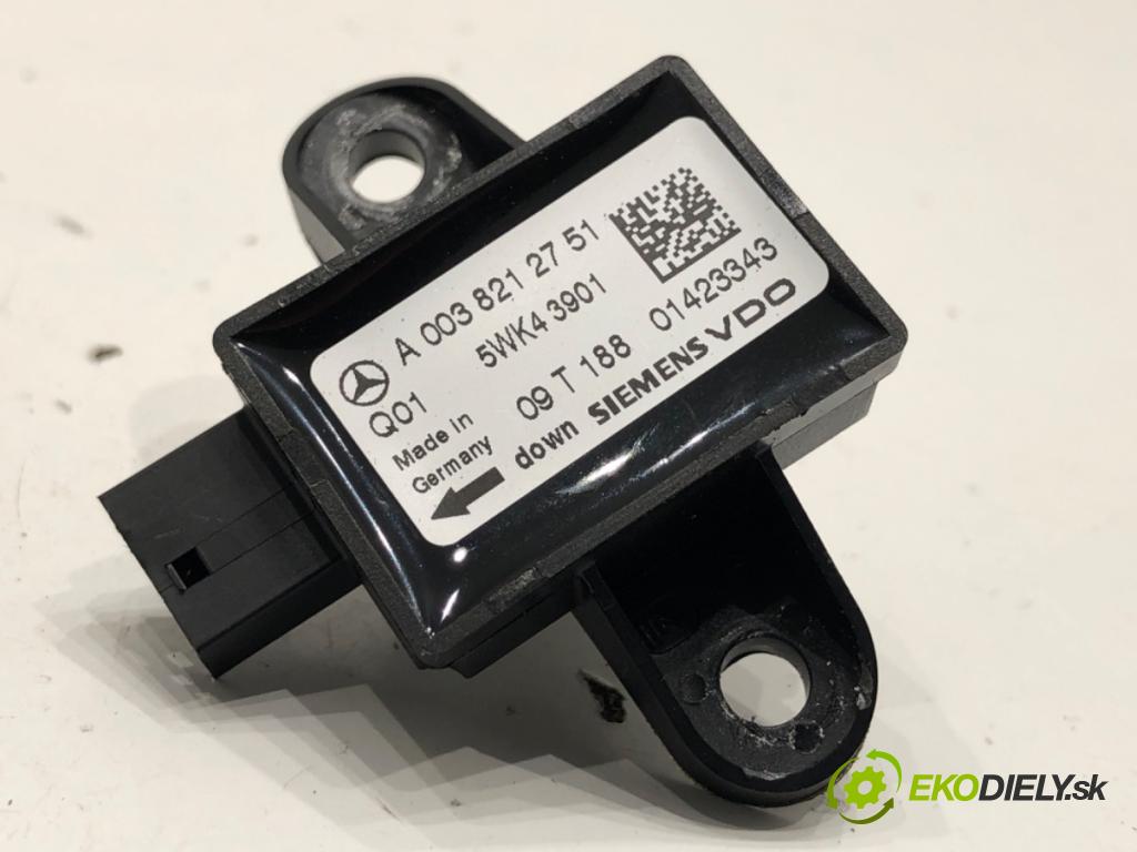 MERCEDES-BENZ W221 sedan 2010 220 kW S 400 Hybrid 3498 Snímač nárazu A0038212751 (Snímač nárazu)