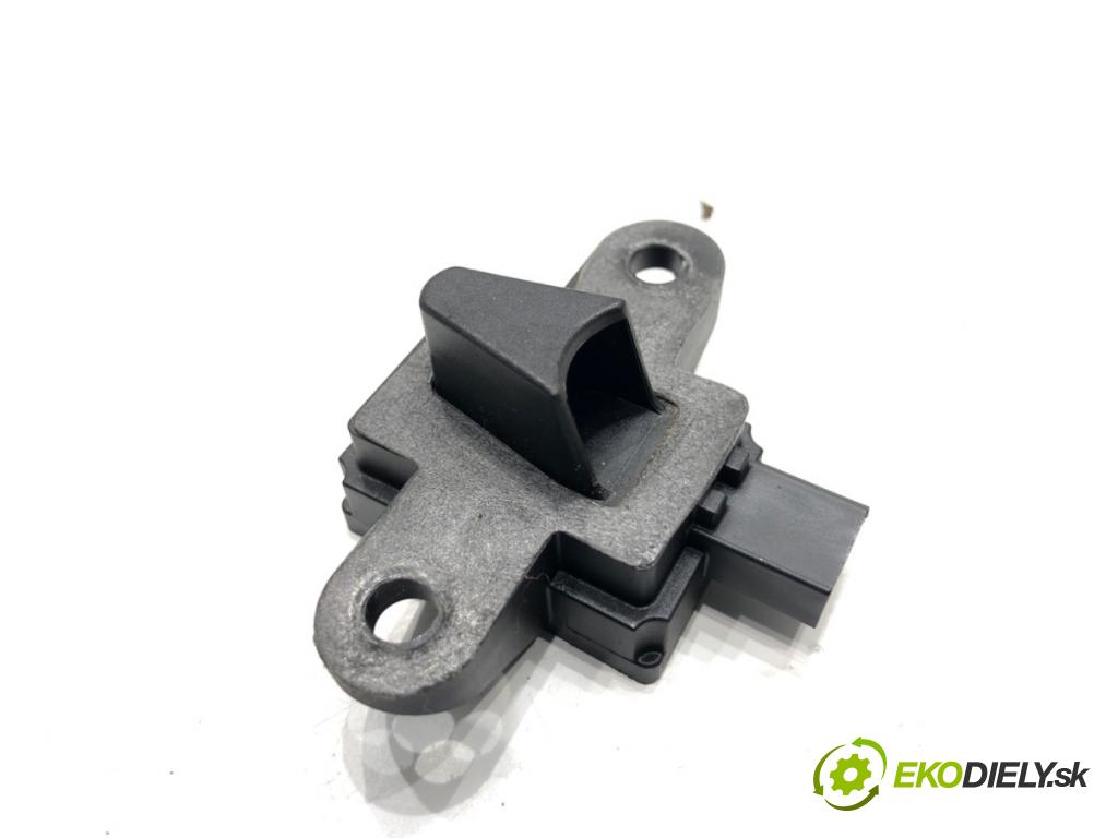 MERCEDES-BENZ W221 sedan 2010 220 kW S 400 Hybrid 3498 Snímač nárazu A0038212751 (Snímač nárazu)