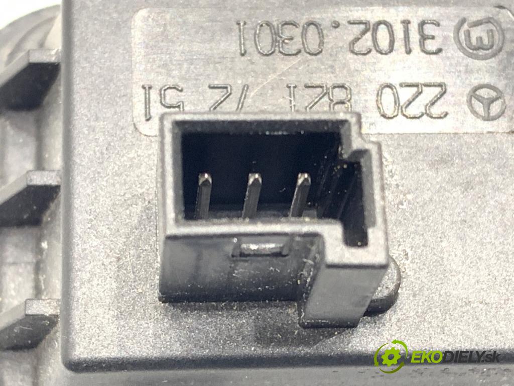 MERCEDES-BENZ W221 sedan 2010 220 kW S 400 Hybrid 3498 Prepínač otvárania dverí A221500693 (Prepínacie páčky pod volantom)