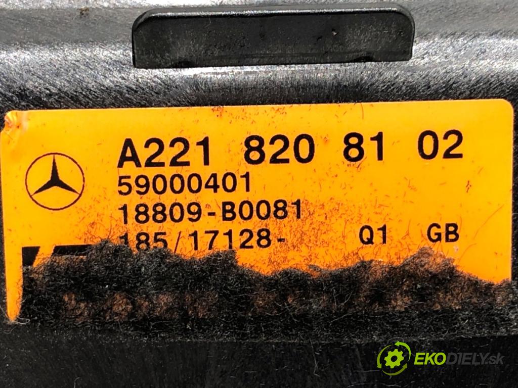 MERCEDES-BENZ W221 sedan 2010 220 kW S 400 Hybrid 3498 subwoofer A2218208102 (Audio zařízení)