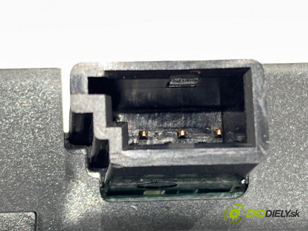 MERCEDES-BENZ W221 sedan 2010 220 kW S 400 Hybrid 3498 Snímač dažďa A2218700092 (Snímač dažďa)