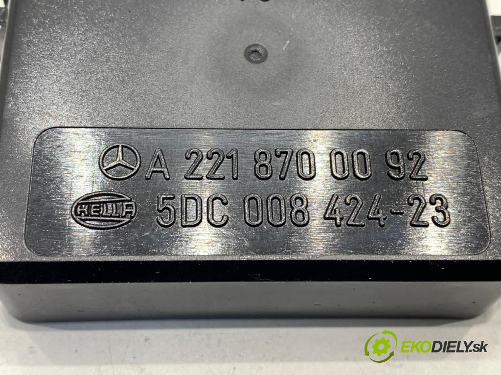 MERCEDES-BENZ W221 sedan 2010 220 kW S 400 Hybrid 3498 Snímač dažďa A2218700092 (Snímač dažďa)