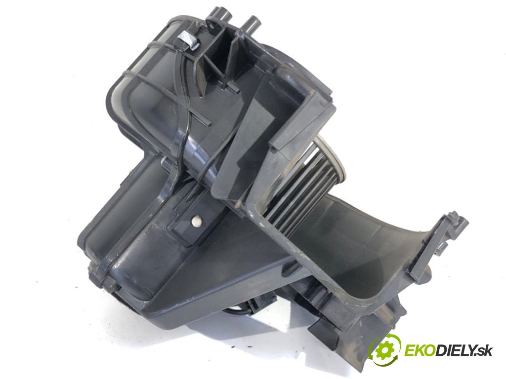BMW F01 sedan 2008 180 kW 730 d 2993 ventilátor kúrenia R4043